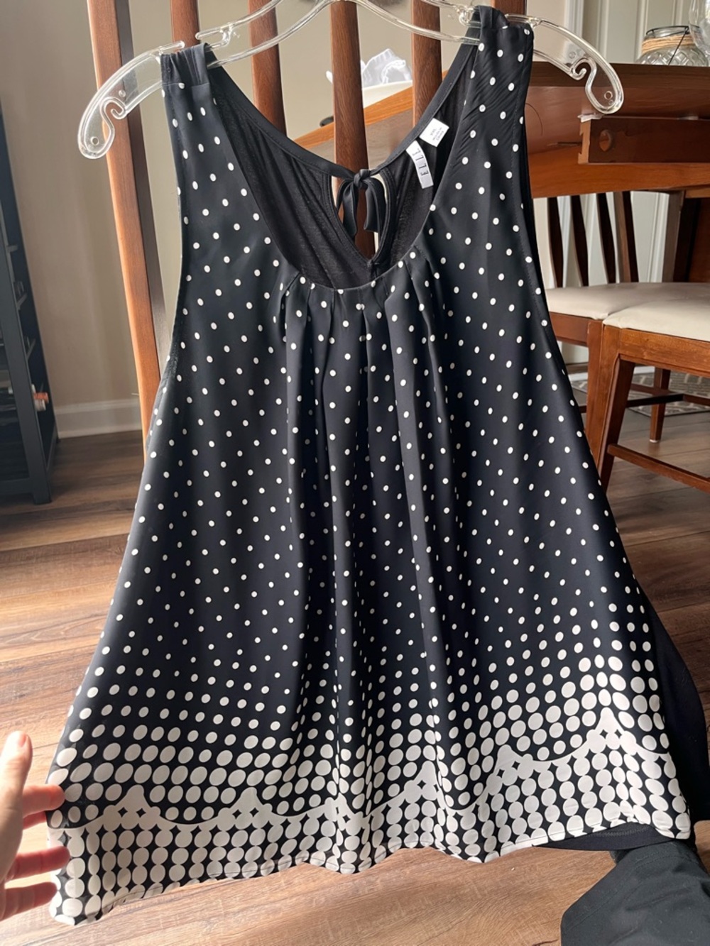 ELLe black/white Flowy front/ solid knit back Top in Size XXL! Super comfy!